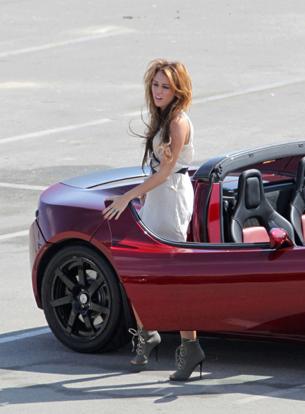 Miley Cyrus Photoshoot in a Tesla Roadster - Miley Cyrus Photo (14887192) -  Fanpop