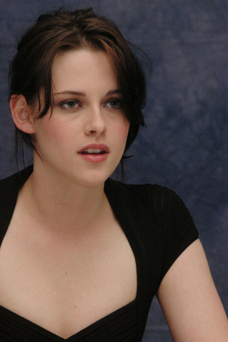  NEW "The Runaways" Press Conference [HQ]