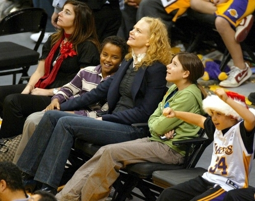  Nicole at Lakers Game with Connor and Isabella