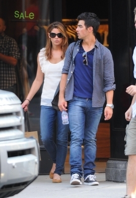  Ashley & Joe out in NYC