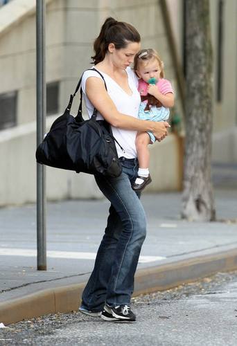  Jen & tolet, violet out and about in NYC!