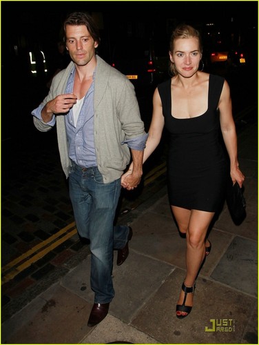 Kate Winslet & Louis Dowler: Holding Hands
