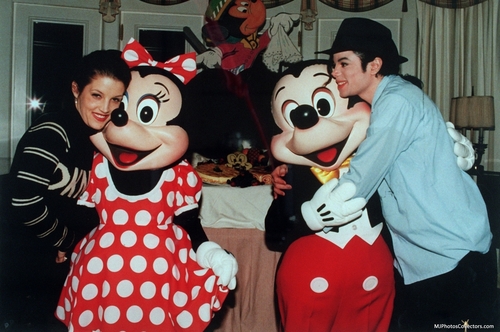 MJ & Lisa @ Disneyland