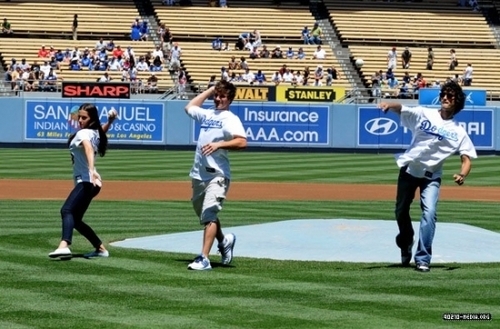  Matt lanter, Jessica lowndes and Michael Steeger at Dodgers game