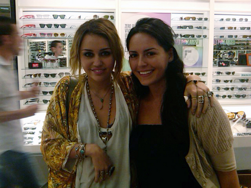  Miley With fan