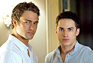 NEW TVD promo pic!!! Tyler & his sexy werewolf Uncle Mason!!!<3