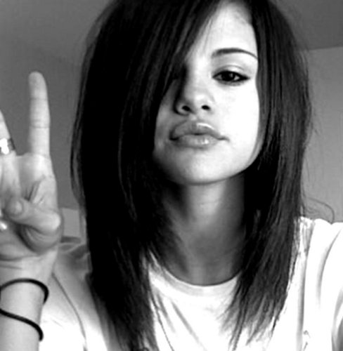  Peace from Selena <3
