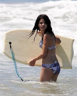  Selena at beach, pwani