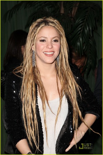 Shakira is Dreadlocks Dazzling