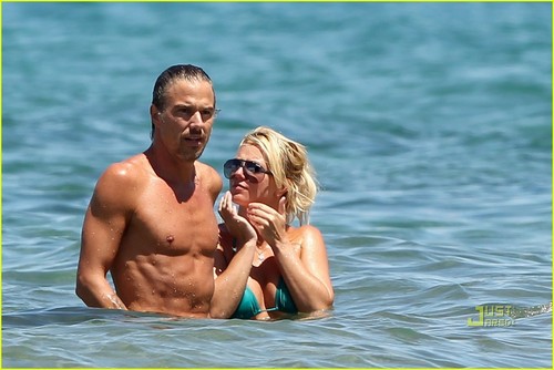  Britney & Jason out in Hawaii