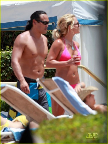  Britney & Jason out in Hawaii