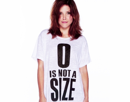 Brooke Davis in "Zero is Not a Size" t-shirt