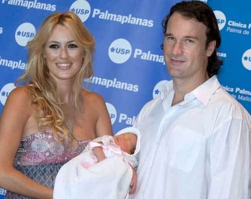  Carolina Cerezuela and Carlos Moya presented to Carla, her first child