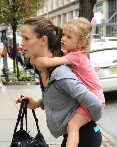  Jen out and about in NYC with her girls!