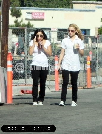  Jenna and Dianna on set 26/08/2010