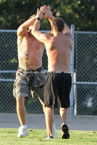  Jensen plays futebol