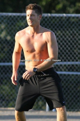  Jensen plays putbol