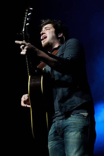  Lee DeWyze Performing in St. Louis (25 August, 2010)