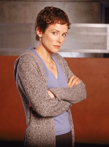  Leslie Hope as Teri Bauer