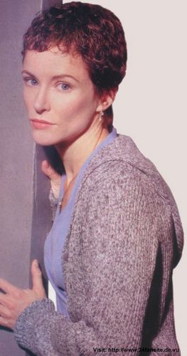  Leslie Hope as Teri Bauer