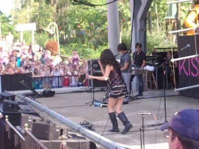  Selena in konser in Eureka, MO
