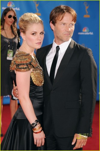  Anna Paquin & Stephen Moyer - Emmys 2010 Red Carpet