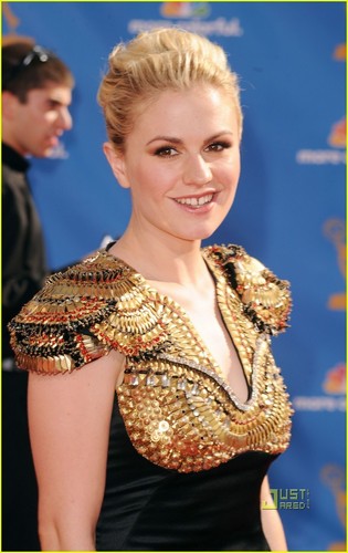  Anna Paquin & Stephen Moyer - Emmys 2010 Red Carpet