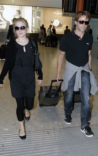  Anna Paquin and Stephen Moyer arriving into Heathrow Airport (August 31)