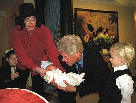  Blanket Jackson meets Bill Clinton