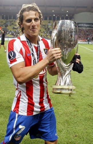  Diego Forlan wins with Atlético Madrid the Supercup 2010