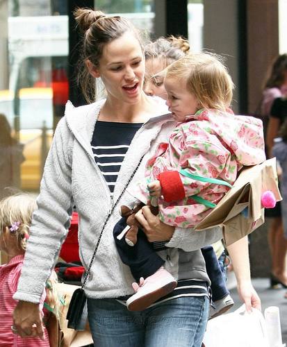  Jen, 紫色, 紫罗兰色 and Seraphina out and about in NYC!