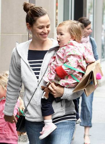  Jen, фиолетовый and Seraphina out and about in NYC!