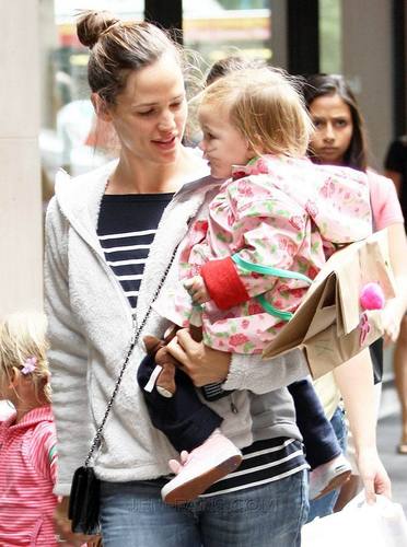  Jen, বেগুনী and Seraphina out and about in NYC!
