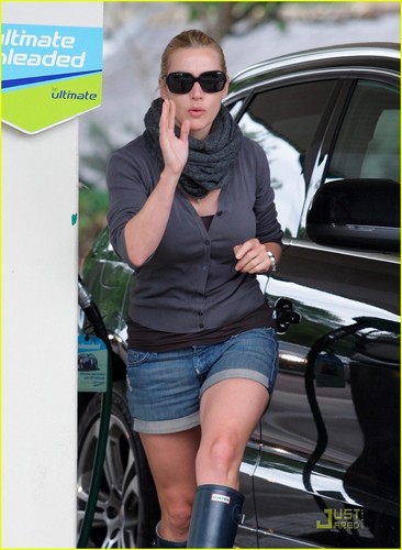  Kate Winslet: Gloucestershire Gas Stop