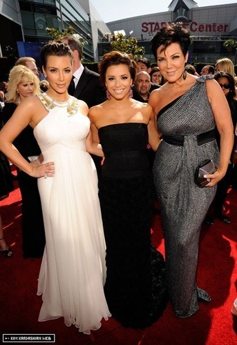  Kim @ 2010 Primetime Emmy Awards