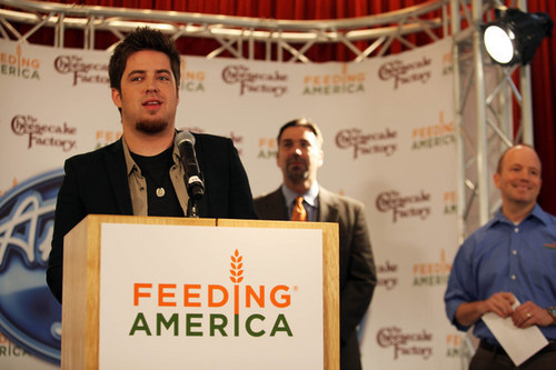 Lee DeWyze @ the Press Conference to Start Feeding America's Hunger Action ماہ