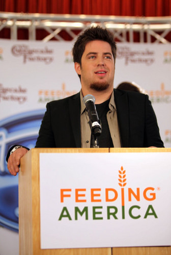  Lee DeWyze @ the Press Conference to Start Feeding America's Hunger Action mes
