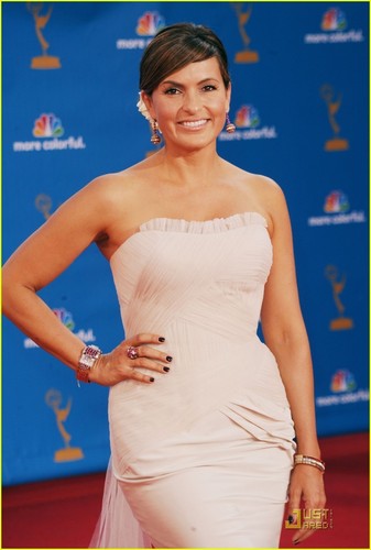  Mariska Hargitay - Emmys 2010 Red Carpet