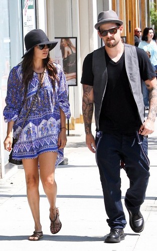  Nicole Richie and Joel Madden out for a lunch 日期 (August 8)