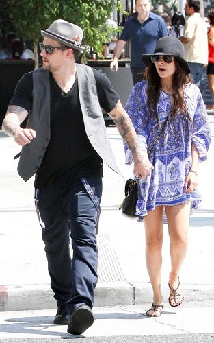  Nicole Richie and Joel Madden out for a lunch rendez-vous amoureux, date (August 8)