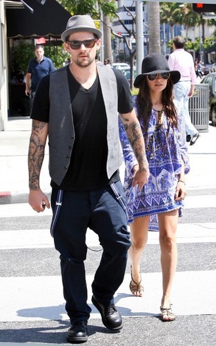  Nicole Richie and Joel Madden out for a lunch তারিখ (August 8)