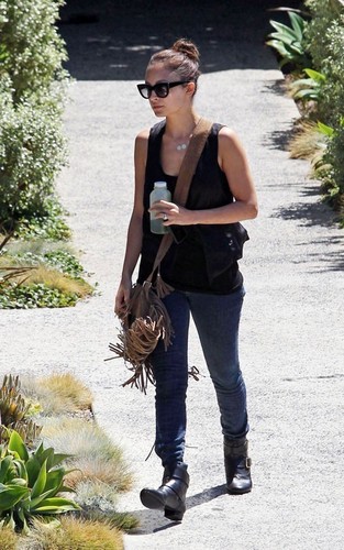  Nicole Richie out at the salon (August 20)