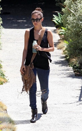  Nicole Richie out at the salon (August 20)