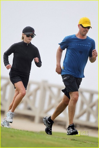  Reese Witherspoon: Running with Jim Toth!