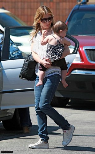  Sarah & シャルロット, シャーロット out in Brentwood