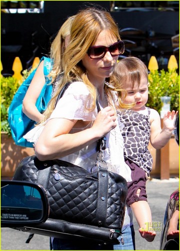  Sarah Michelle Gellar: Coral 木, ツリー Cafe with シャルロット, シャーロット Prinze!
