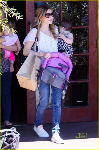  Sarah Michelle Gellar: Coral pohon Cafe with charlotte Prinze!