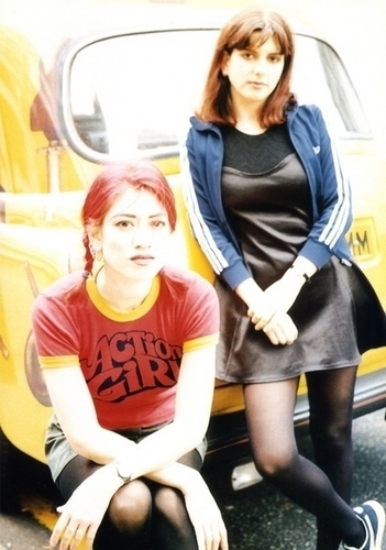  Miki Berenyi and Emma Anderson of Lush
