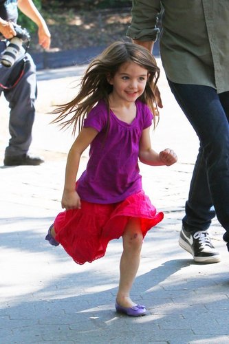  Renesmee running to Jacobs house