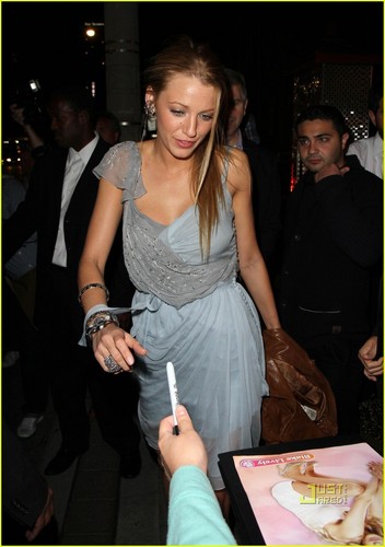  Blake Lively @ "The Town" cast ڈنر, کھانے in Toronto